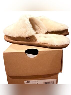 UGG Women's Maxi Pearle Tan
Slippers size 6 - BNWB